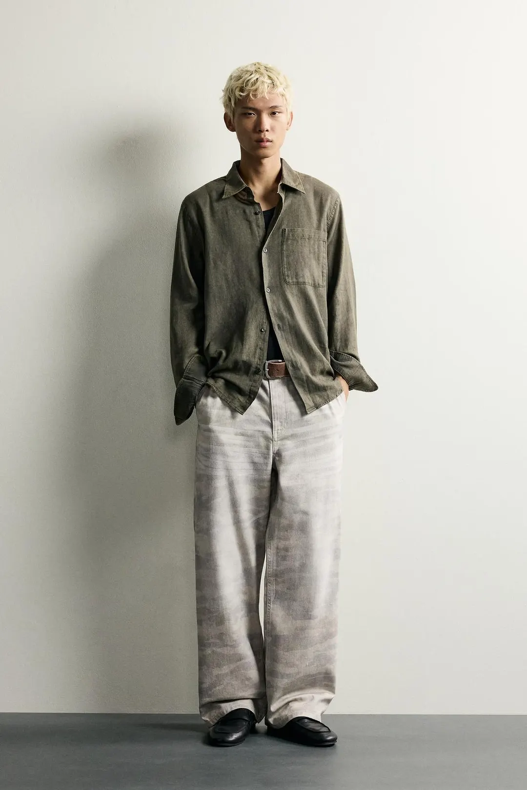 Брюки свободного кроя с абстрактным принтом, Zara