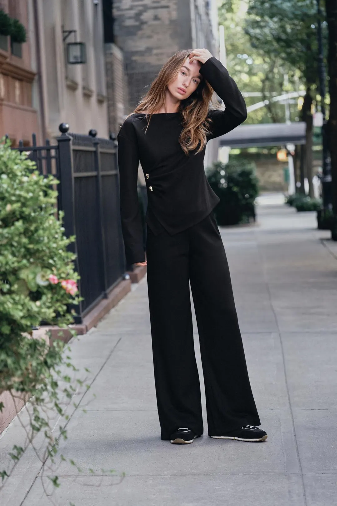 Топ из мягкой ткани с брошью, Zara