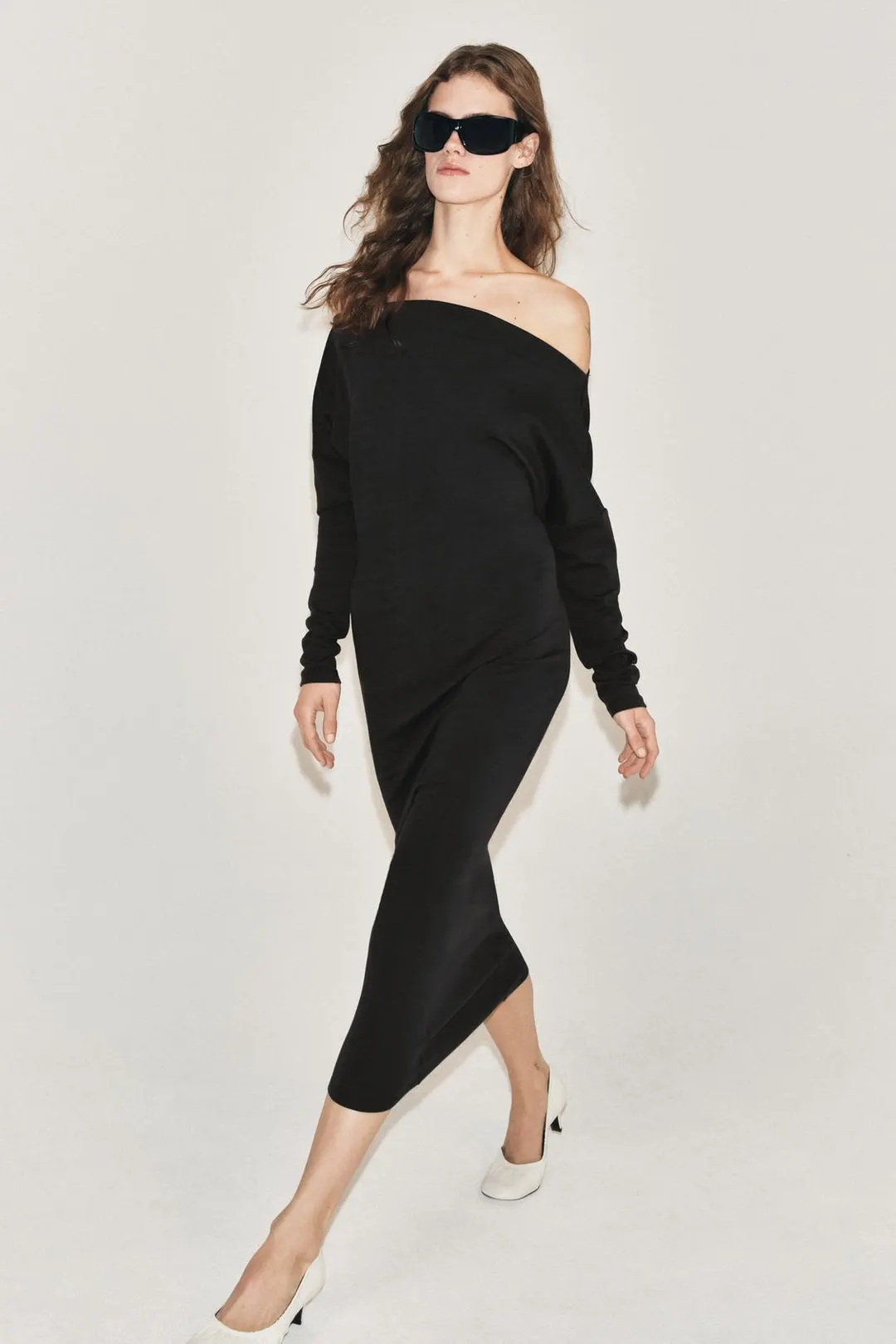 Платье миди с асимметричным вырезом, Zara