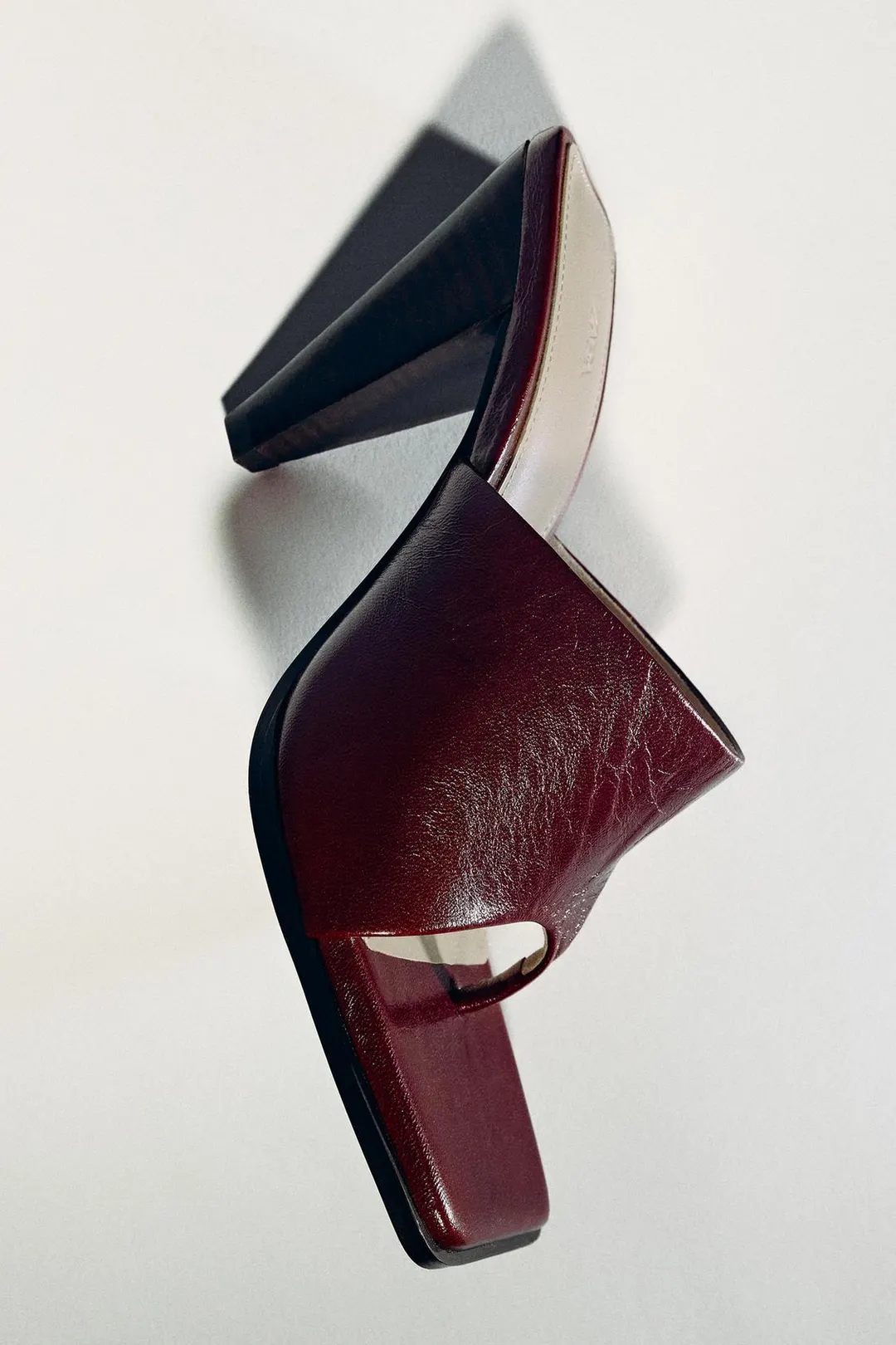 Кожаные босоножки LIMITED EDITION на каблуке, Zara