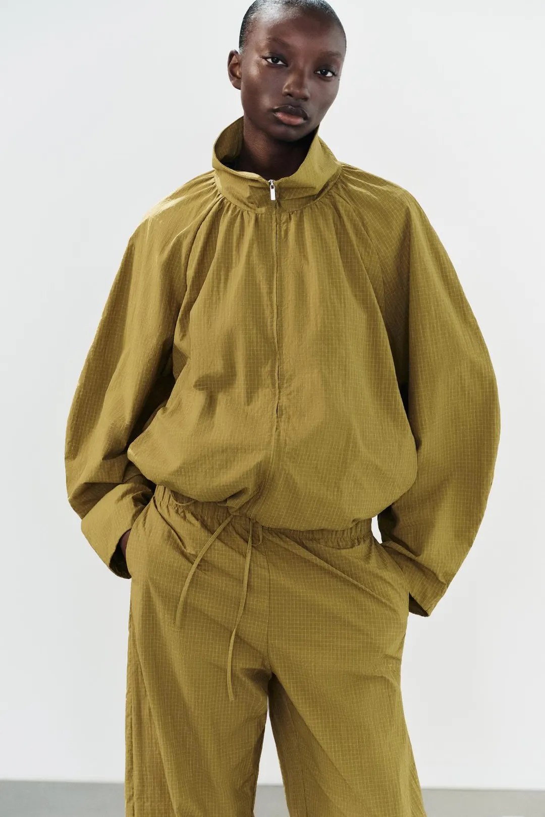 Куртка со сборками из технологичной ткани, Zara