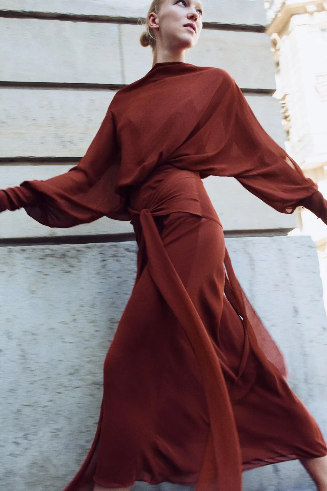 Длинное платье из жоржета с поясом, Zara