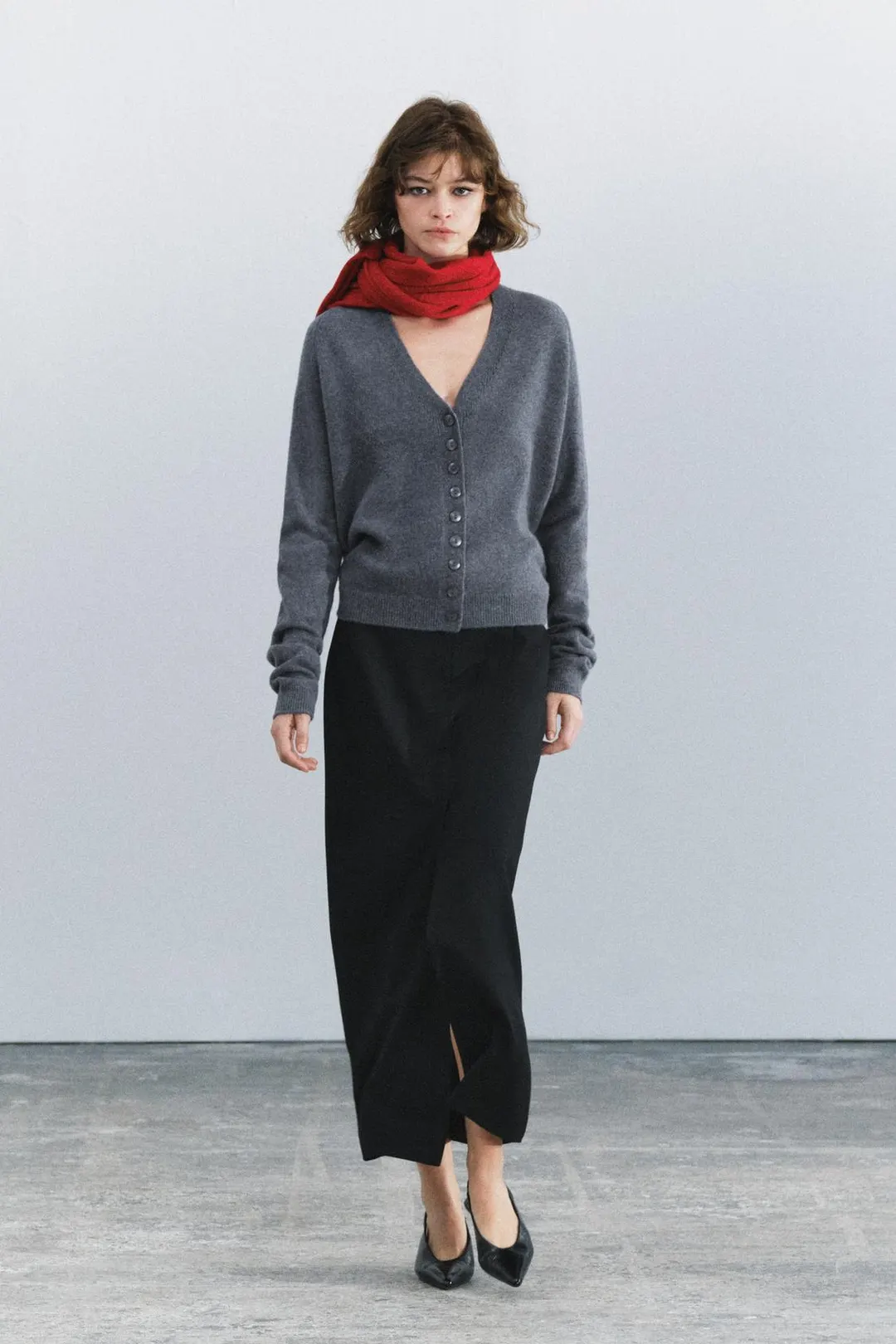 Кардиган с V-образным вырезом из 100% шерсти, Zara