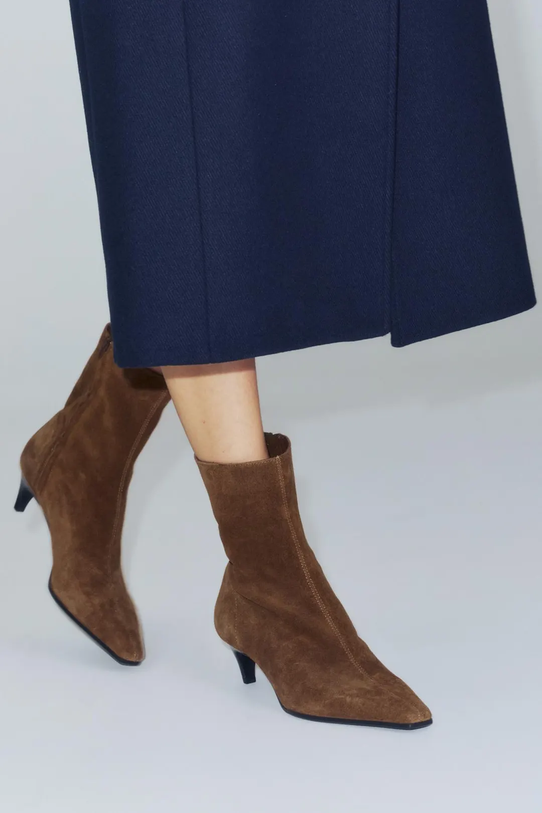 Ботильоны из замшевого спилка на каблуке-рюмочке, Zara