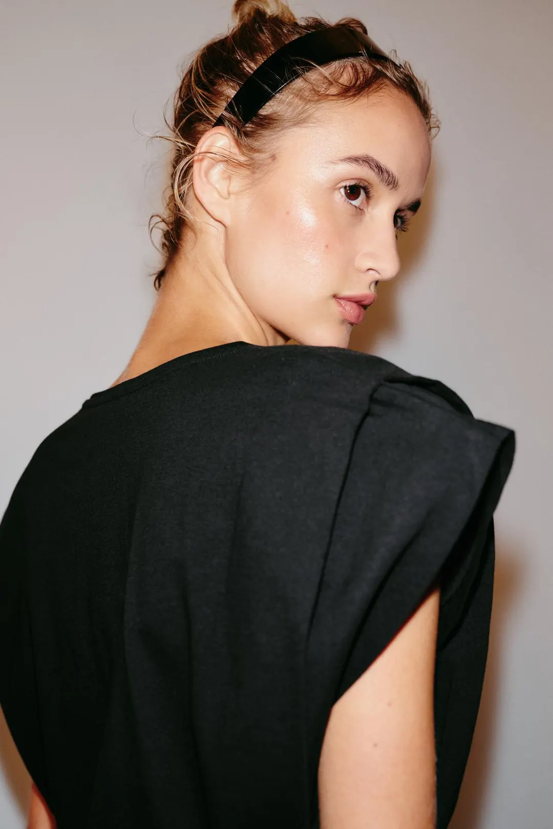 Футболка из хлопка с V-образным вырезом, Zara