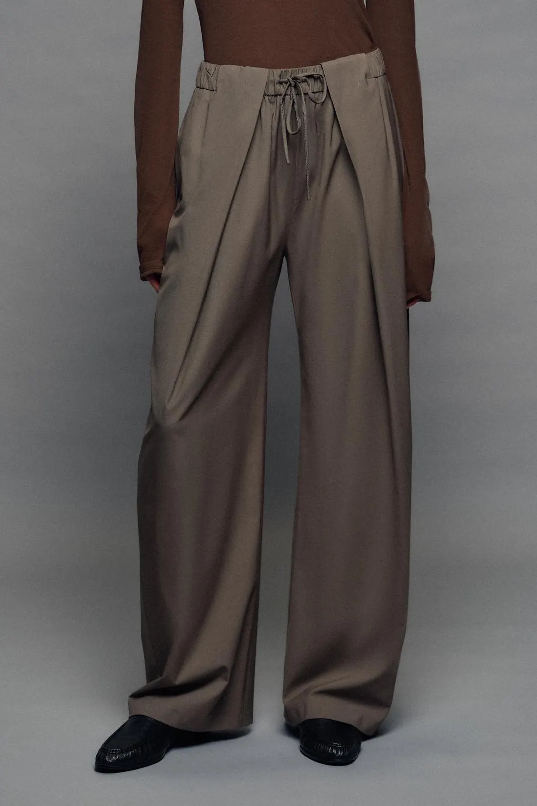 Брюки со складками ZW Collection, Zara