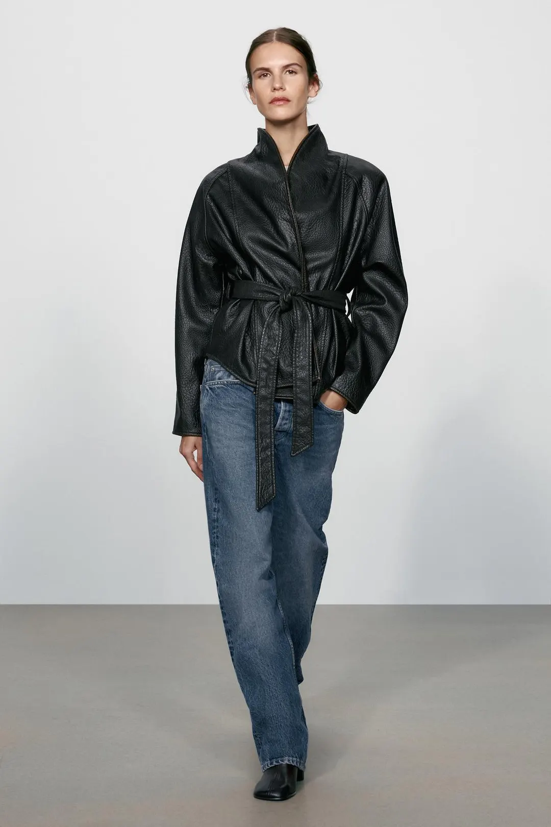 Куртка под кожу с поясом ZW Collection, Zara