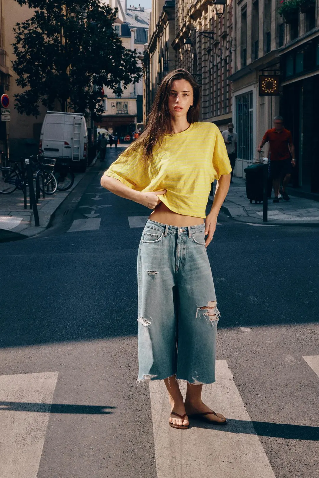 Джинсовые шорты мешковатого кроя со средней посадкой и разрывами, Zara