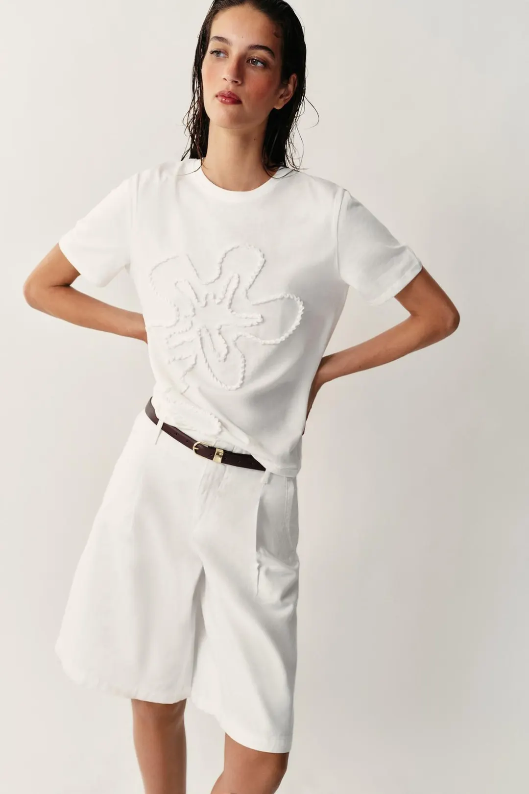 Футболка с объемным цветочным узором, Zara
