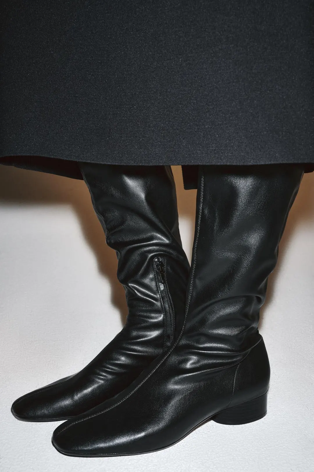 Сапоги эластичные без каблука до колена, Zara