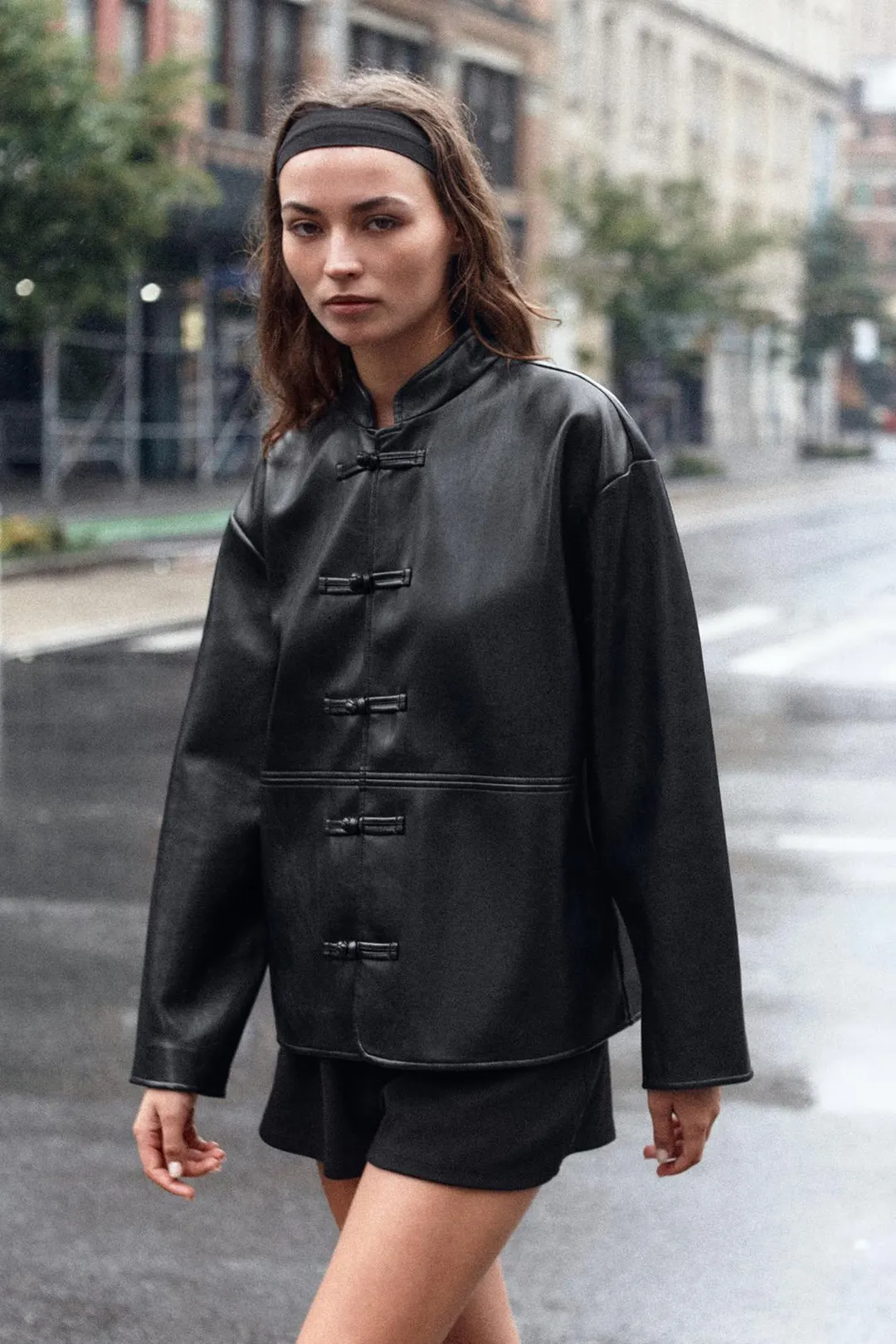 Куртка под кожу с застежками-клевантами, Zara