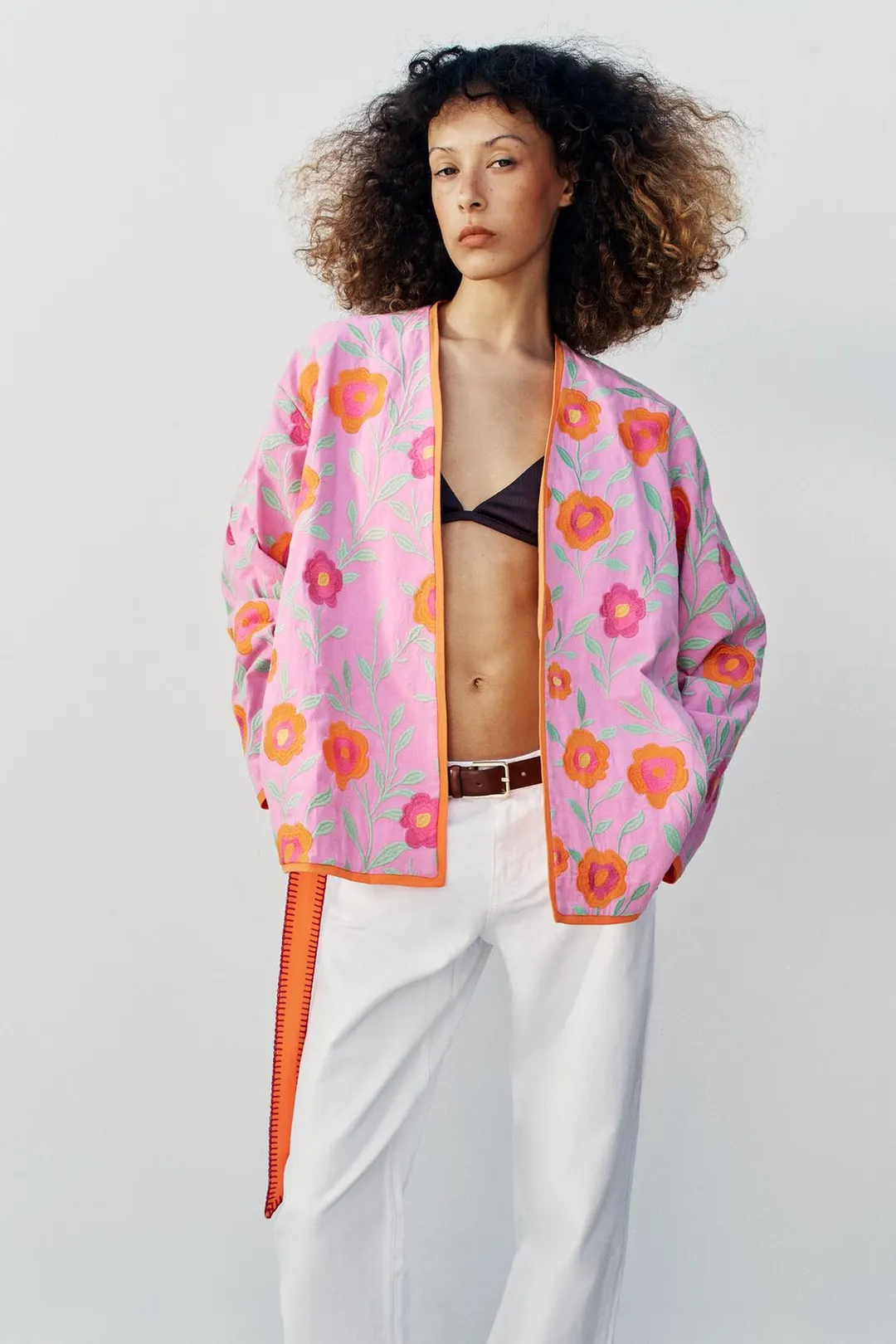 Кимоно с поясом и цветочной вышивкой, Zara