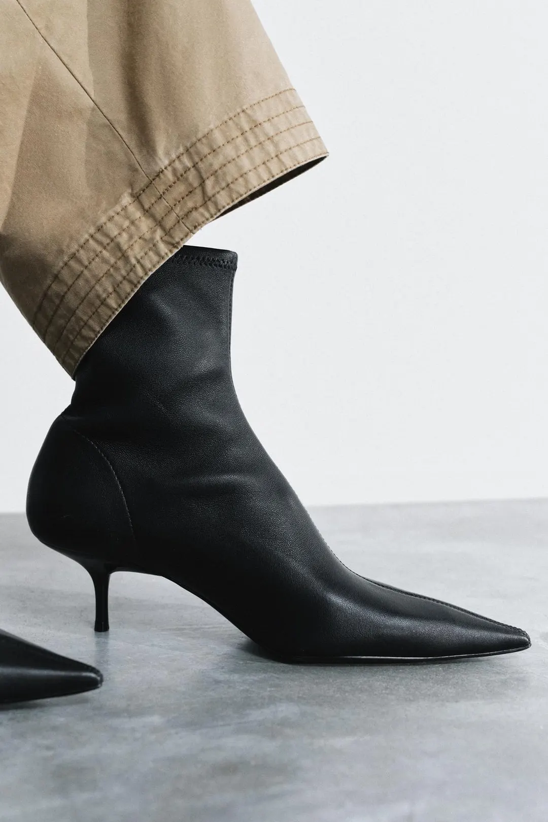 Кожаные ботильоны на каблуке Limited Edition, Zara