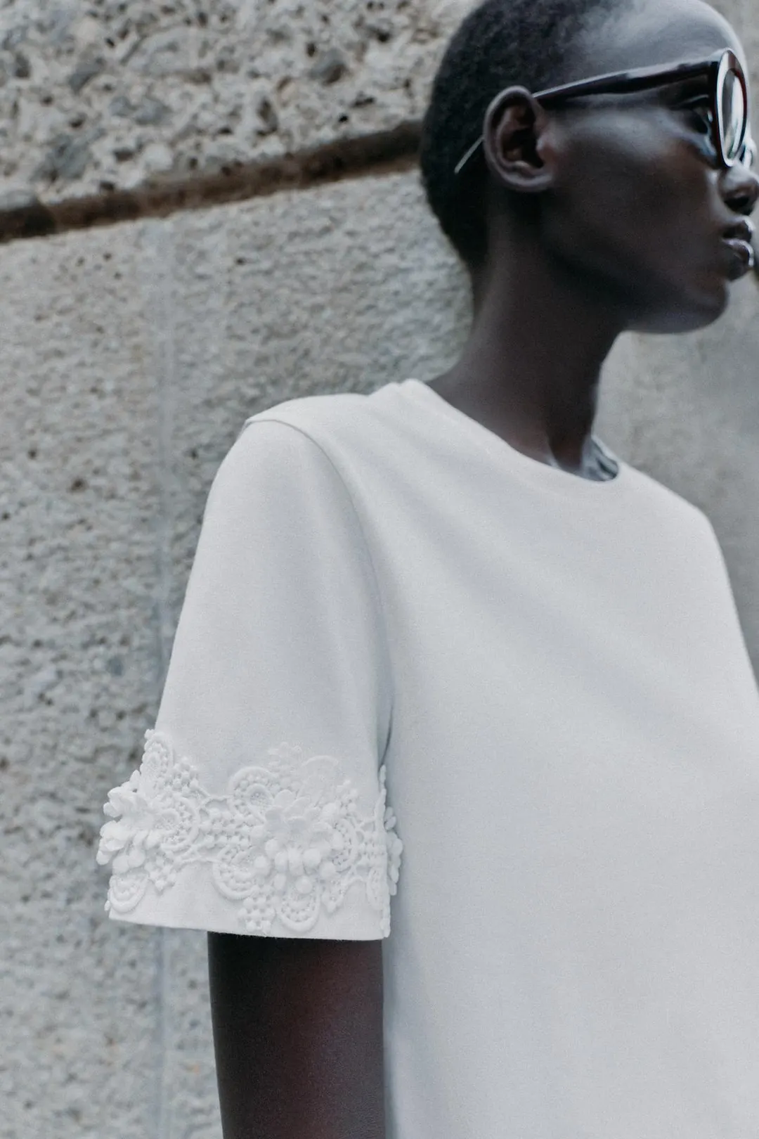 Футболка с цветочной вышивкой, Zara