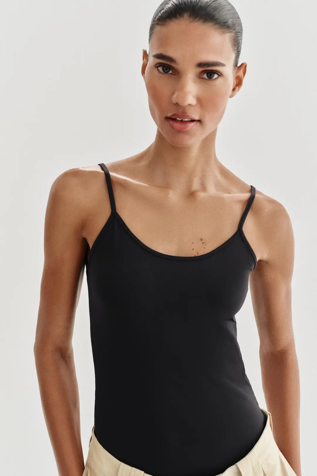 Футболка из полиамида на тонких бретелях, Zara