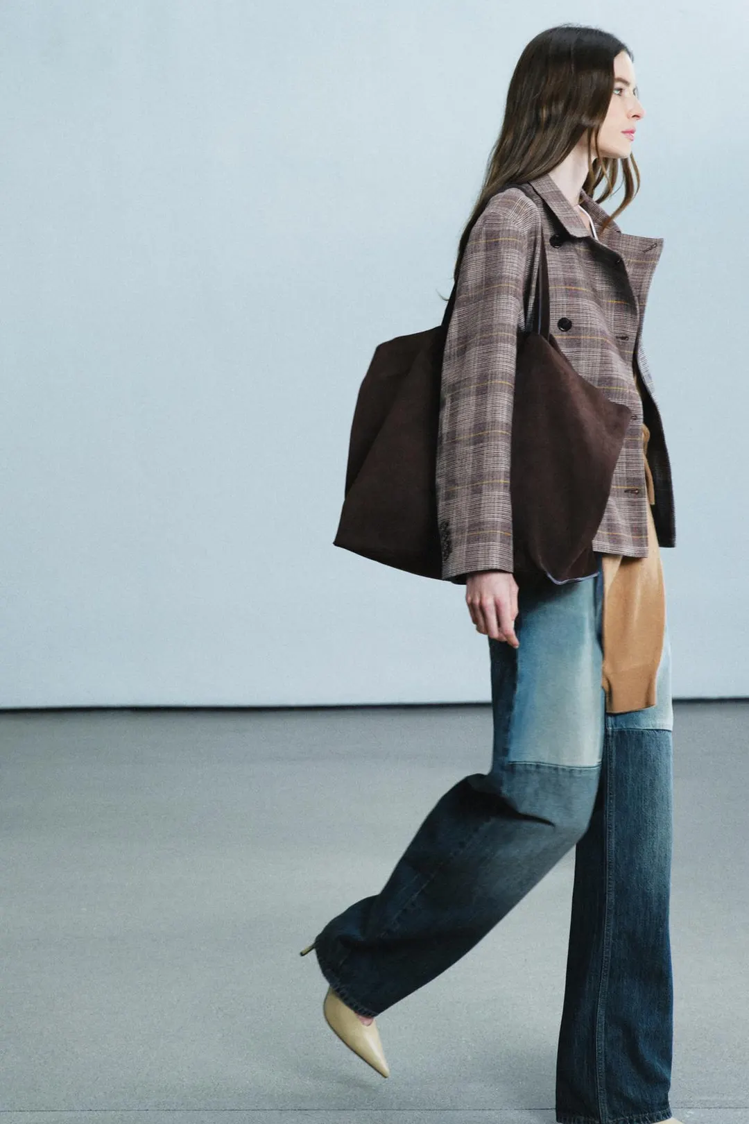 Большая замшевая сумка-тоут с разрезом, Zara