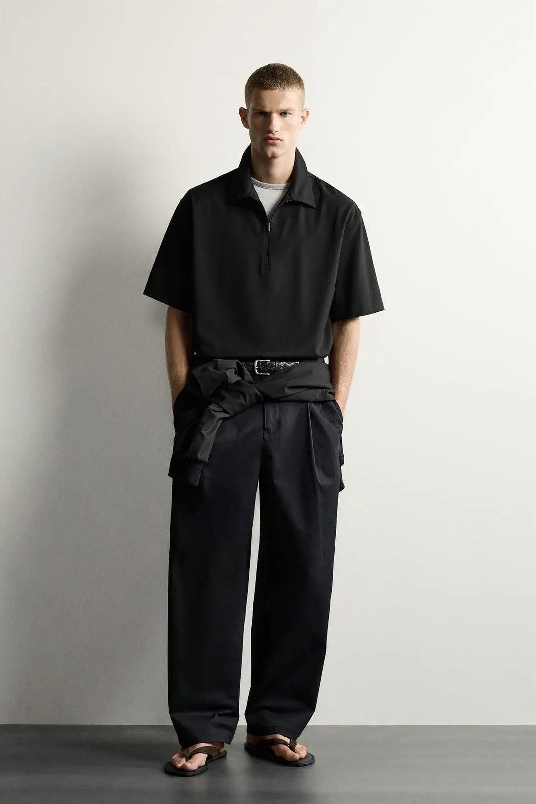 Технологичное поло на молнии, Zara