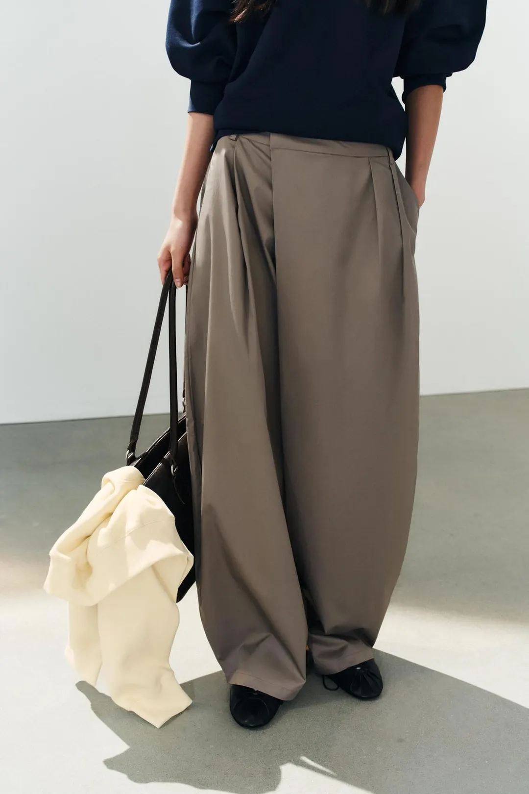 Брюки со складками и асимметричным поясом, Zara