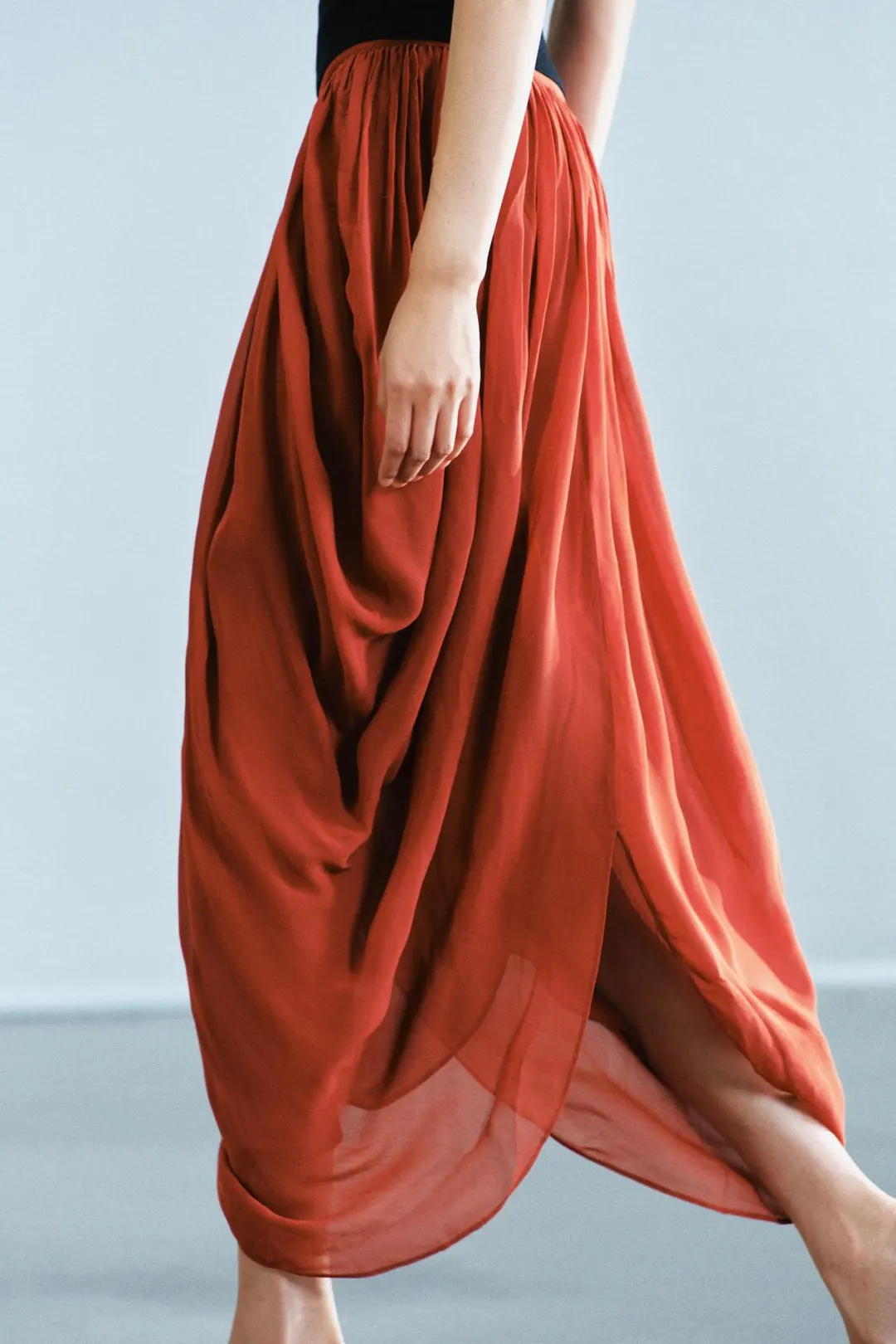 Асимметричная юбка миди ZW Collection с драпировкой, Zara