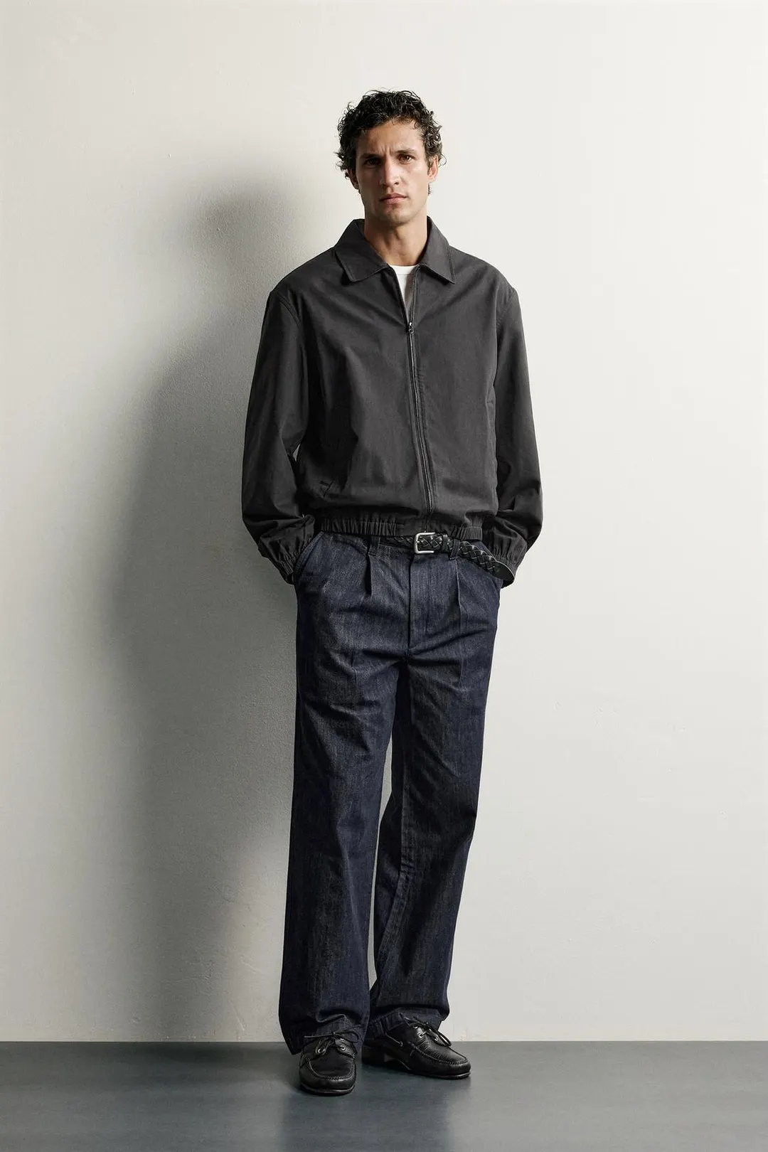 Брюки чинос джинсовые со складками, Zara