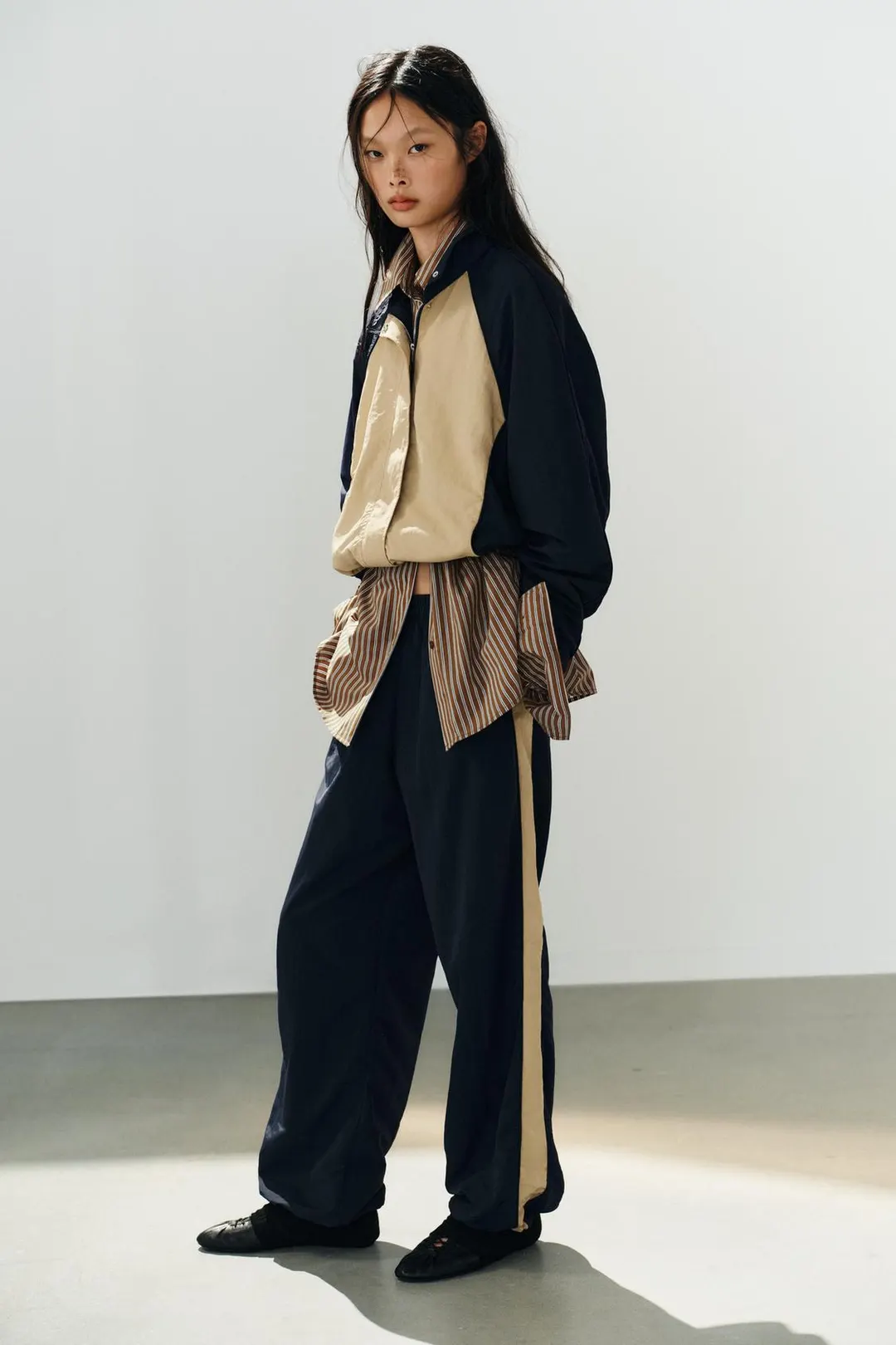 Брюки из нейлона с боковыми лампасами, Zara