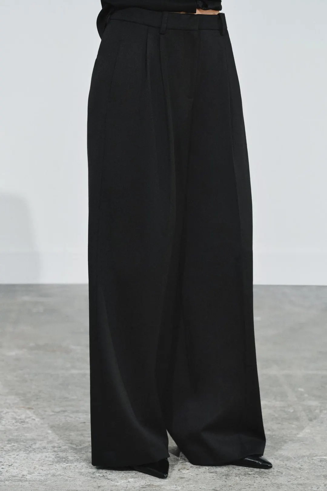 Брюки со складками ZW Collection, Zara