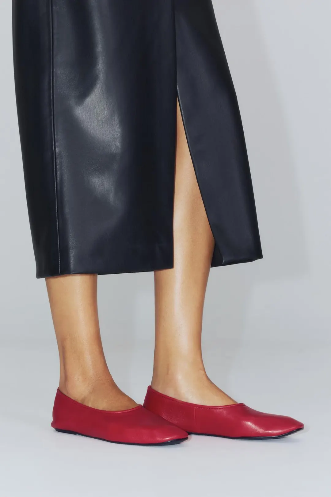 Балетки из кожи на плоской подошве, Zara