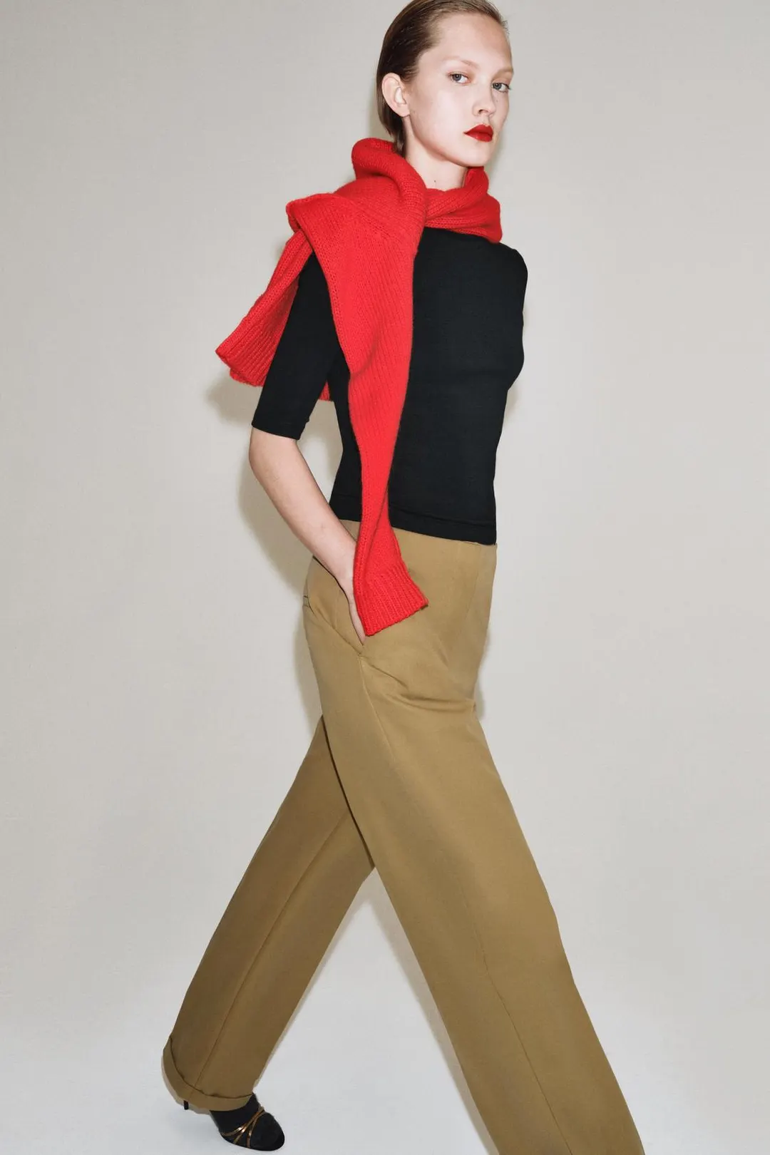 Брюки с высокой посадкой и складками ZW Collection, Zara