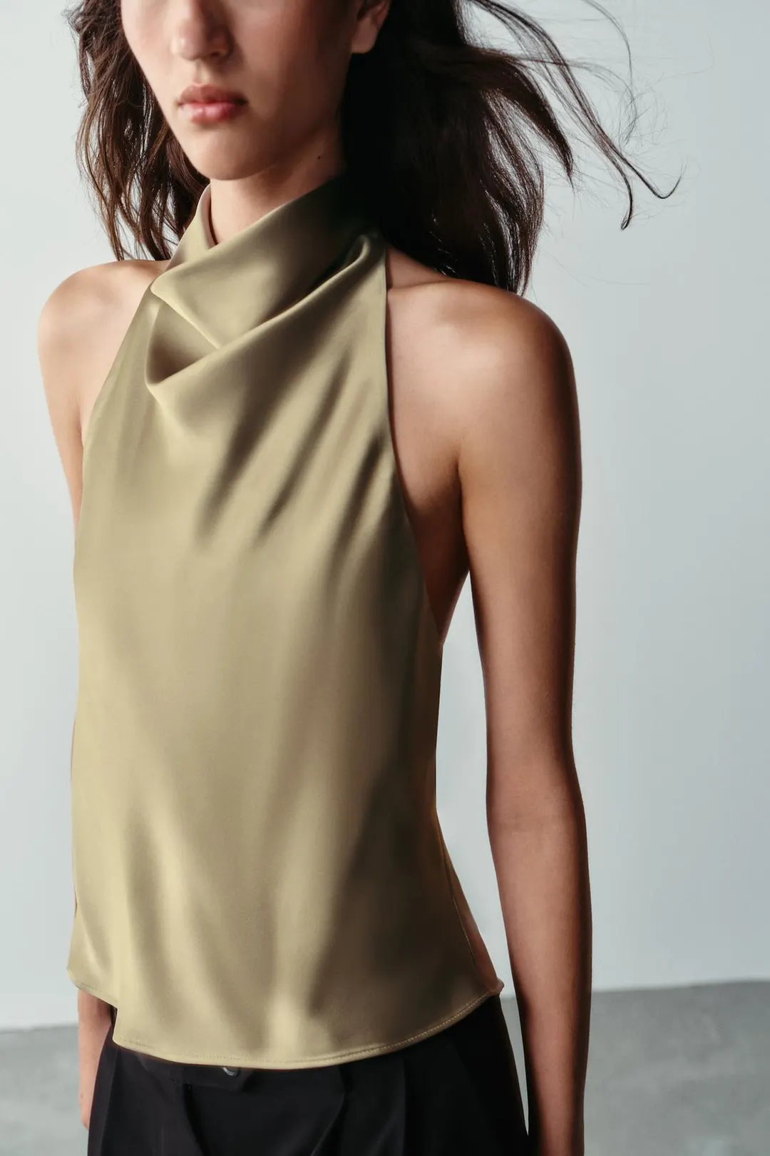 Атласный топ с бретелью халтер, Zara