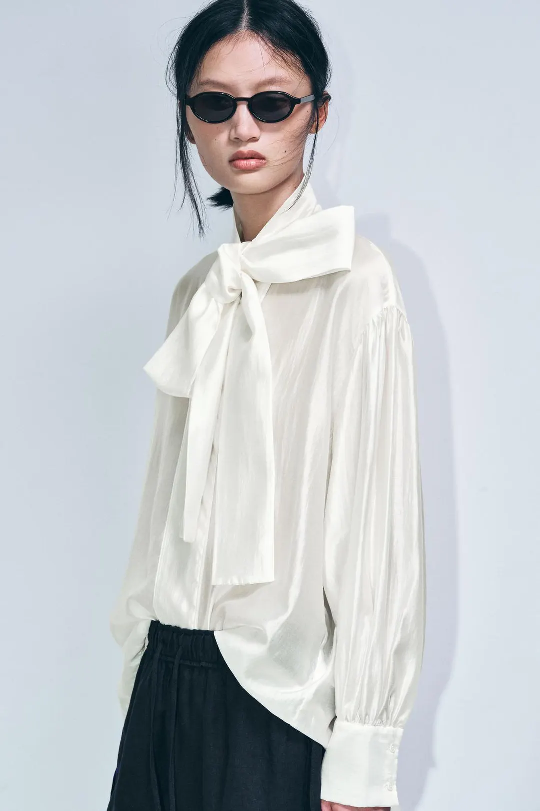 Атласная блузка с завязками ZW Collection, Zara
