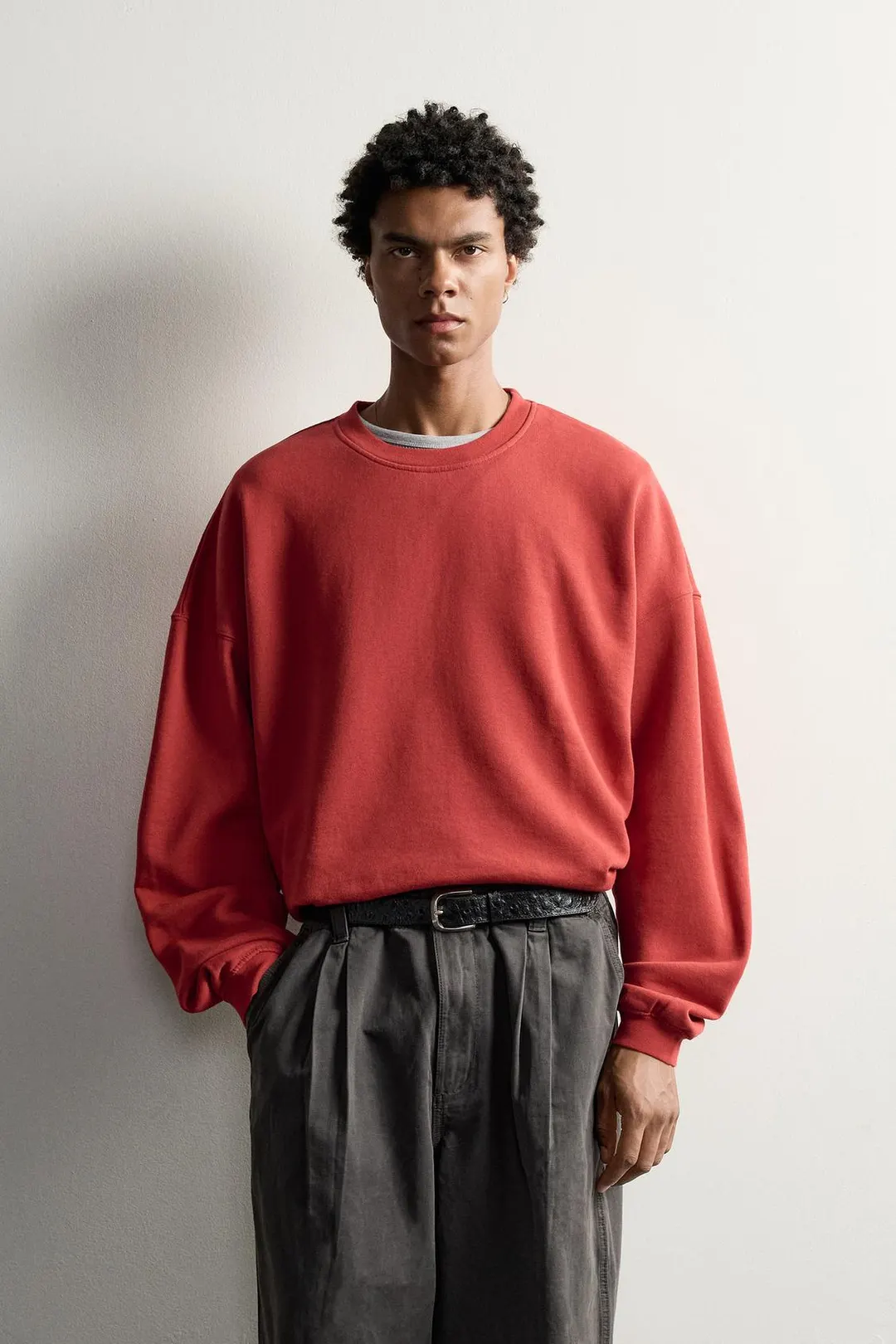 Свитшот свободного кроя с круглым вырезом и эффектом стирки, Zara