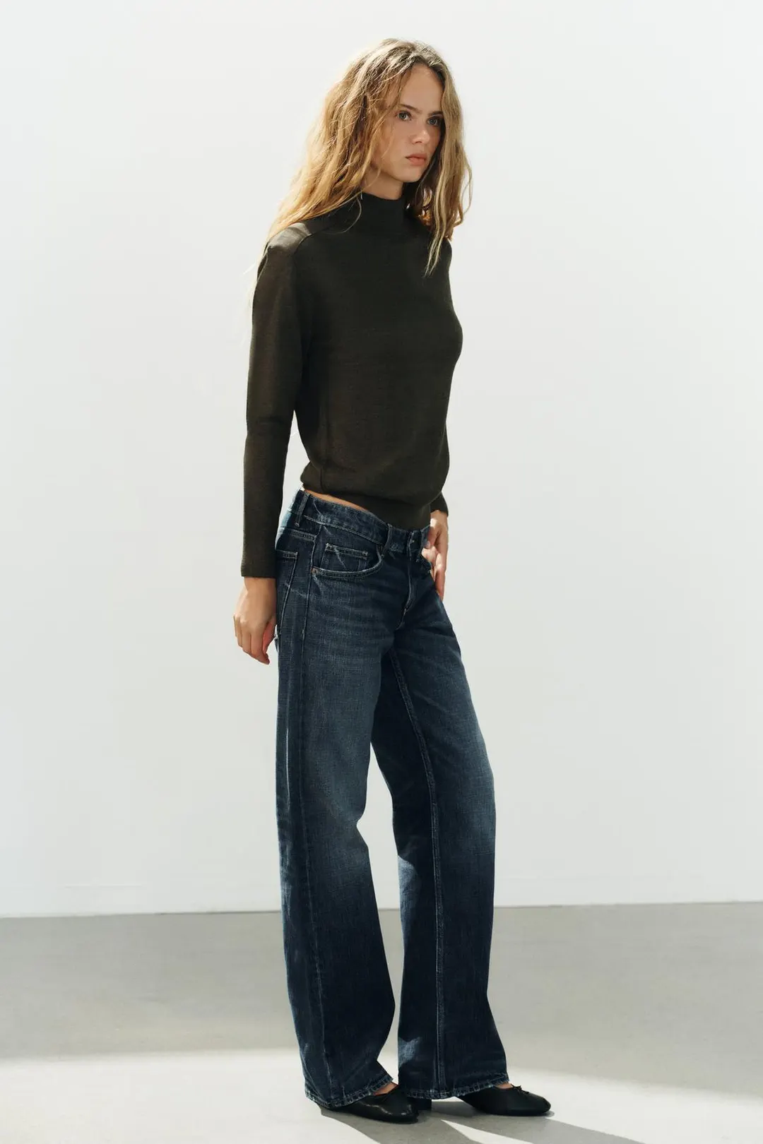 Свитер вязаный с контрастными плечами, Zara
