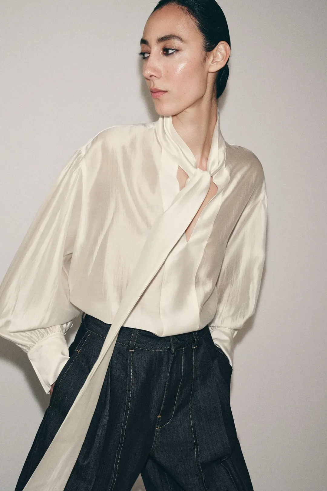 Атласная блузка с завязками ZW Collection, Zara