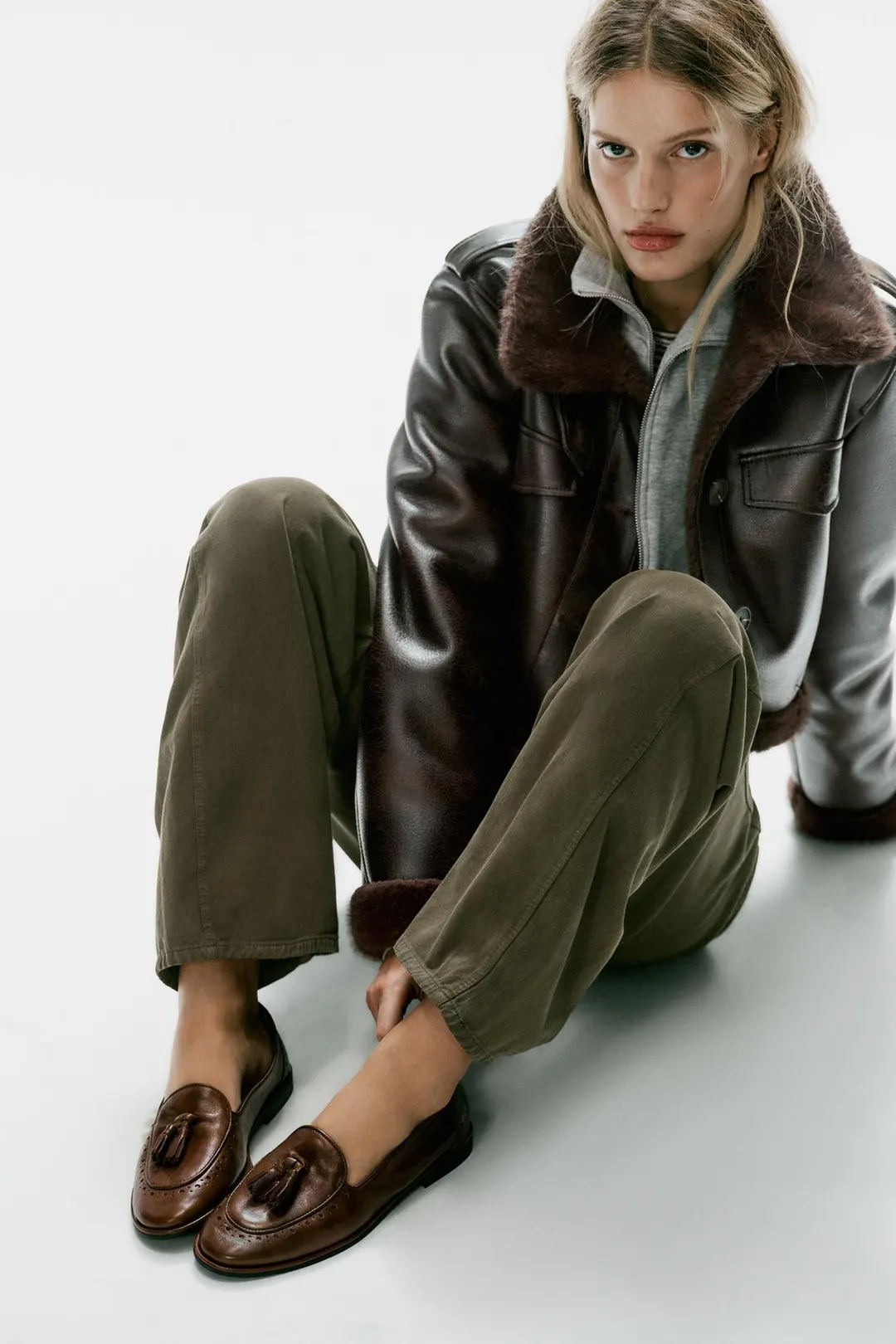 Кожаные лоферы с кисточками, Zara