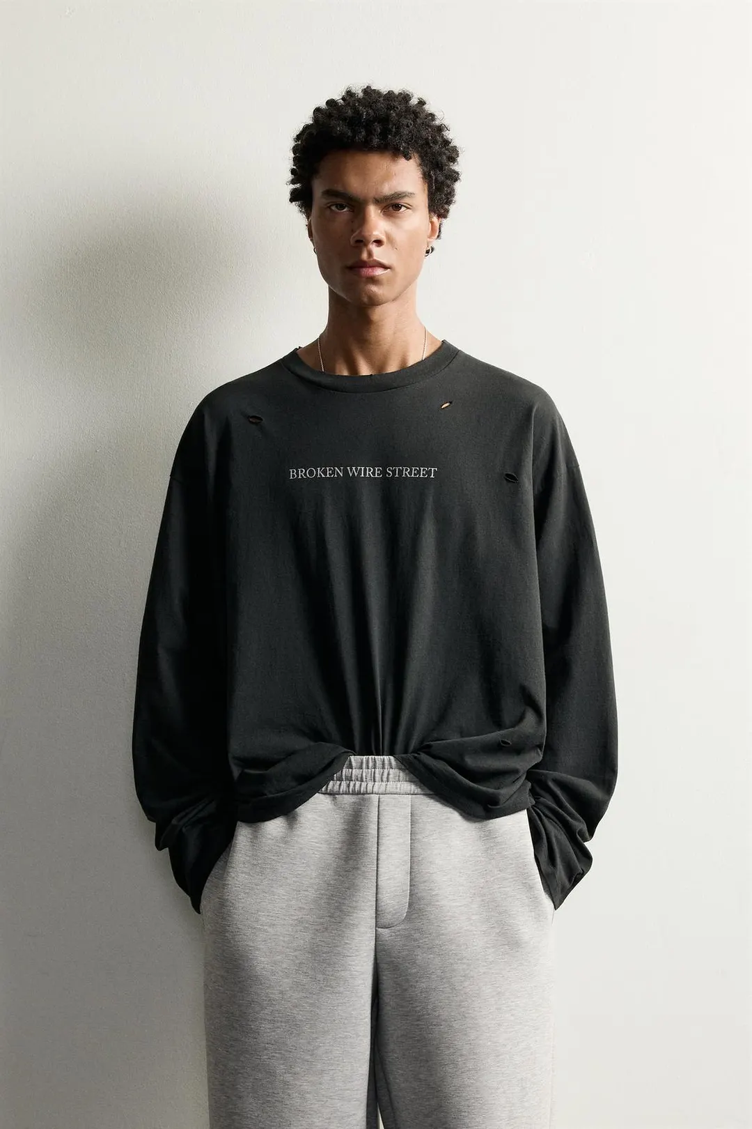 Футболка свободного кроя с принтом и эффектом потертости, Zara