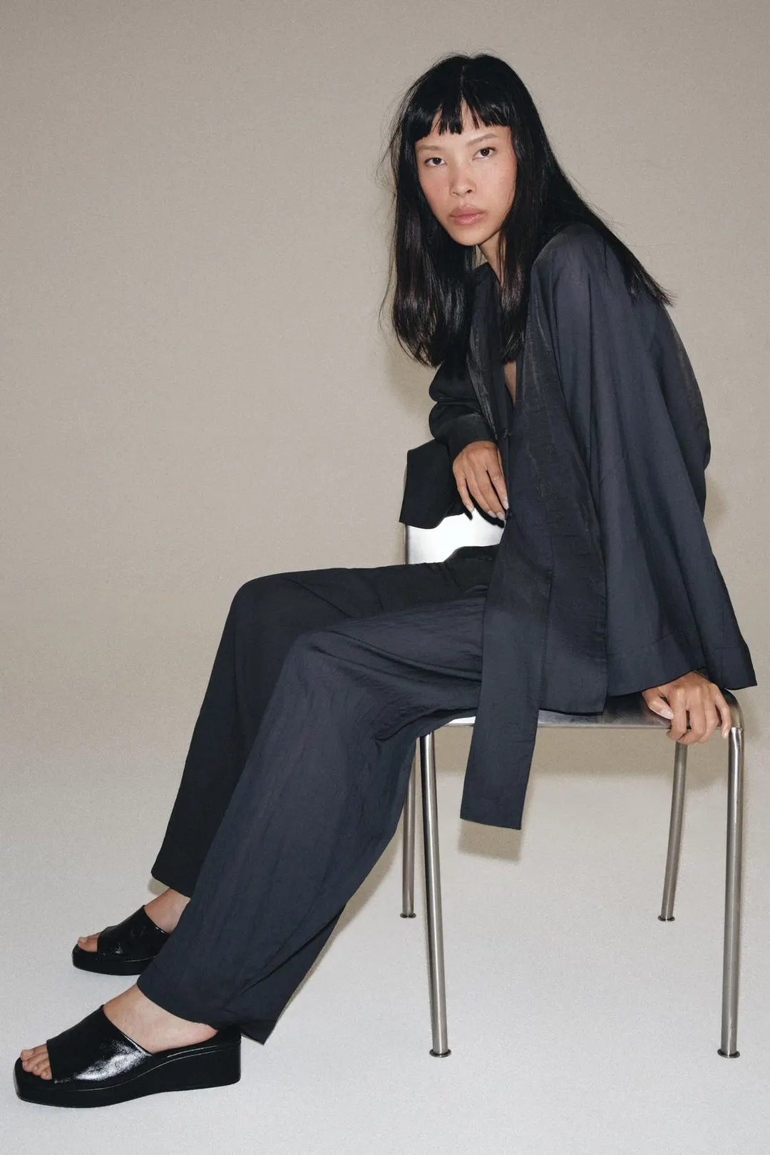 Брюки струящиеся с вытачками ZW Collection, Zara