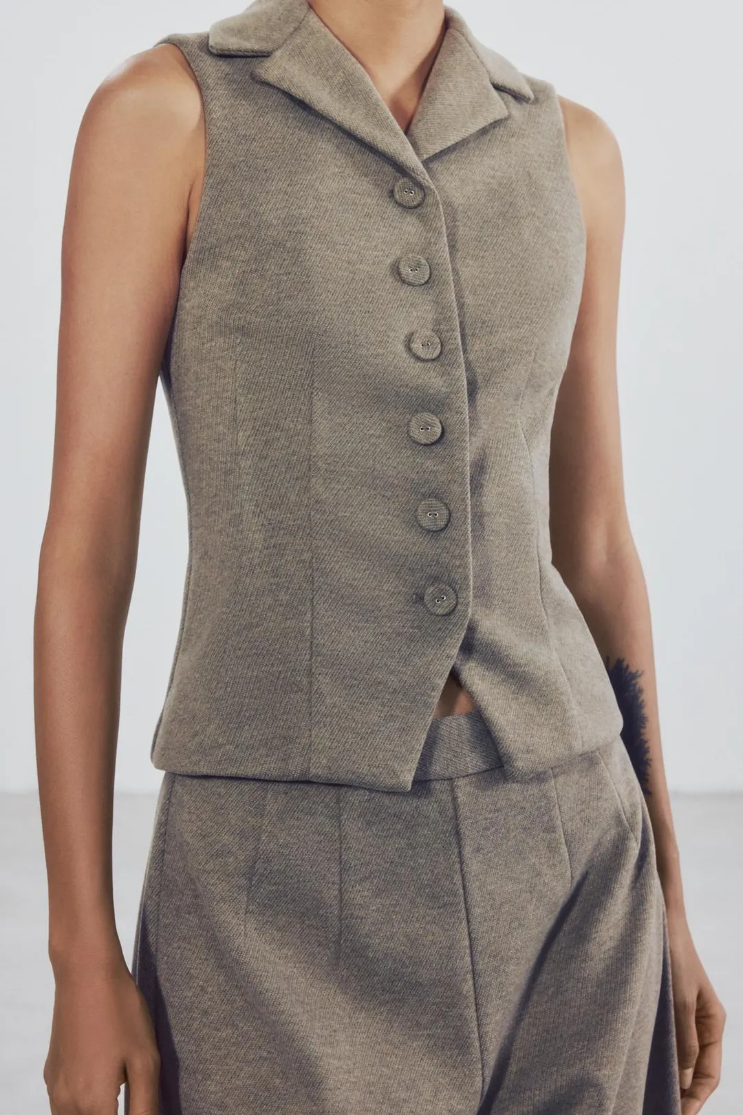 Жилет приталенный, Zara