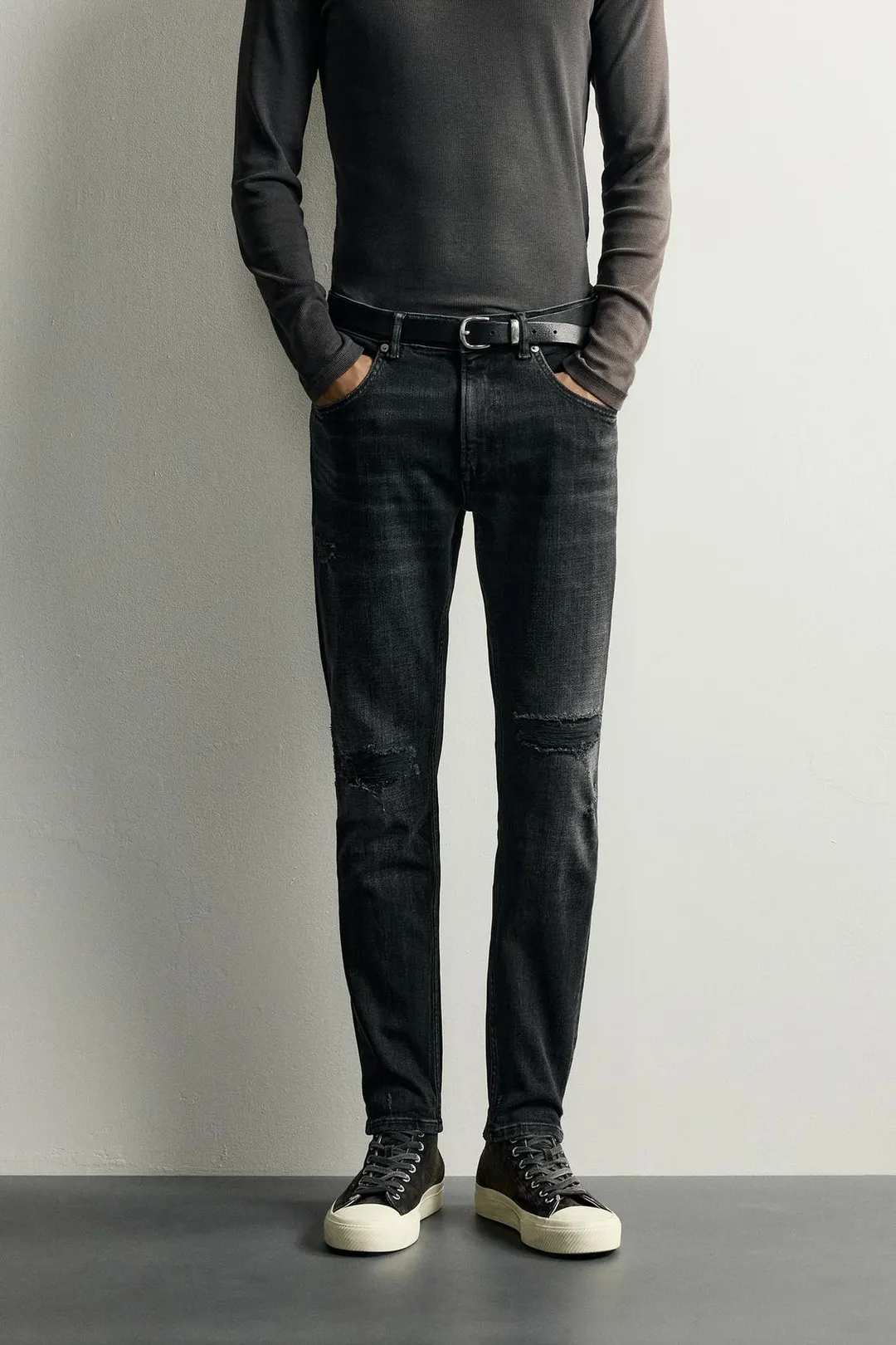 Рваные джинсы облегающего кроя, Zara