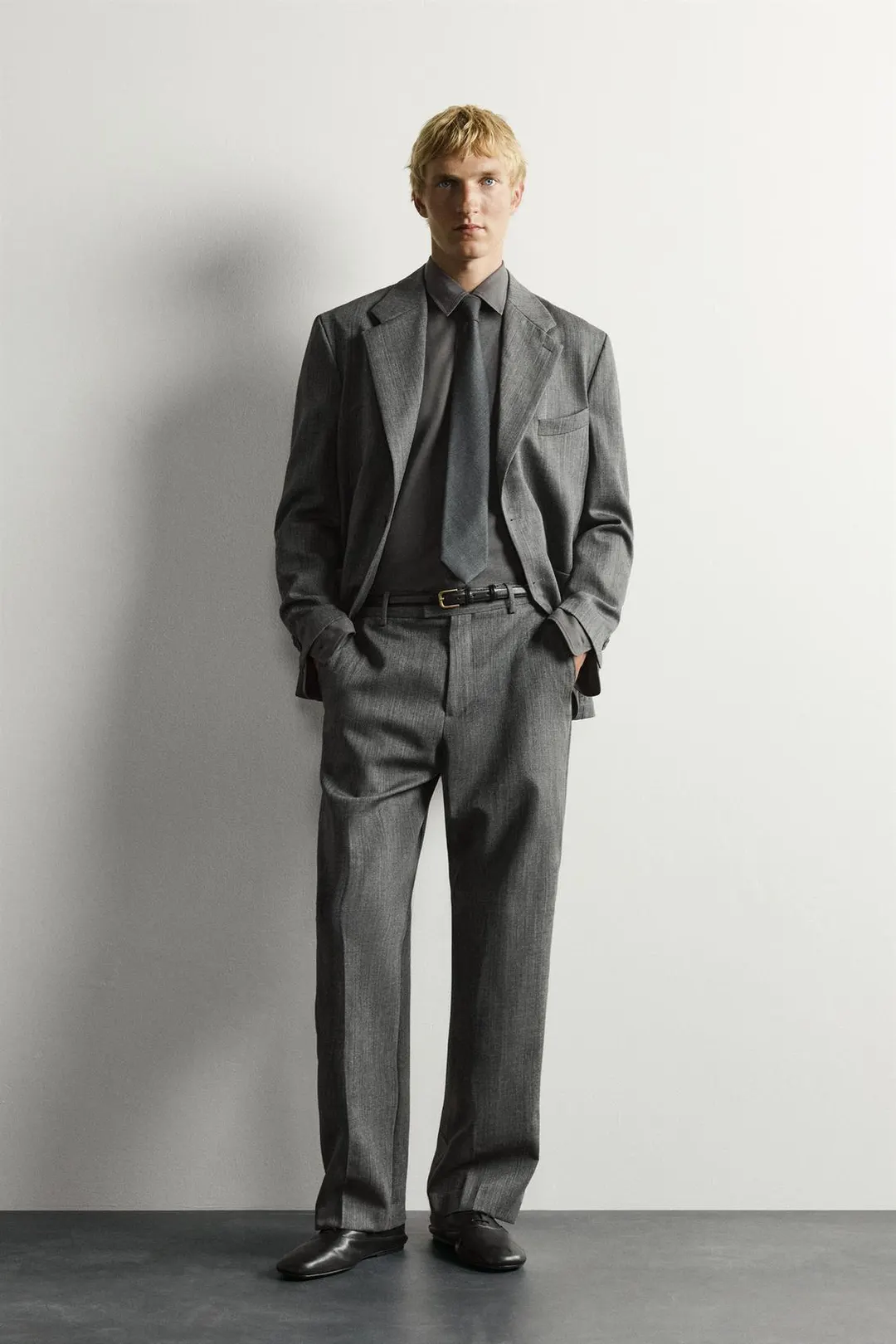 Брюки костюмные свободного кроя из 100% шерсти, Zara