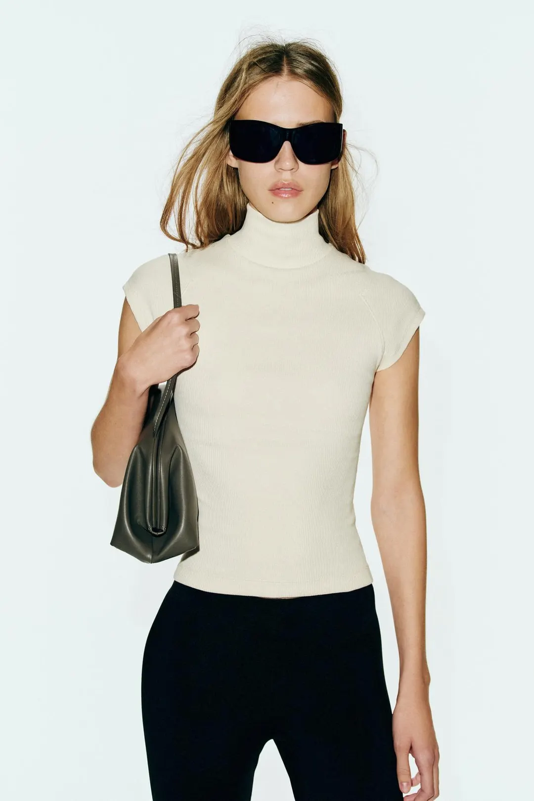 Футболка в рубчик с высоким воротником, Zara