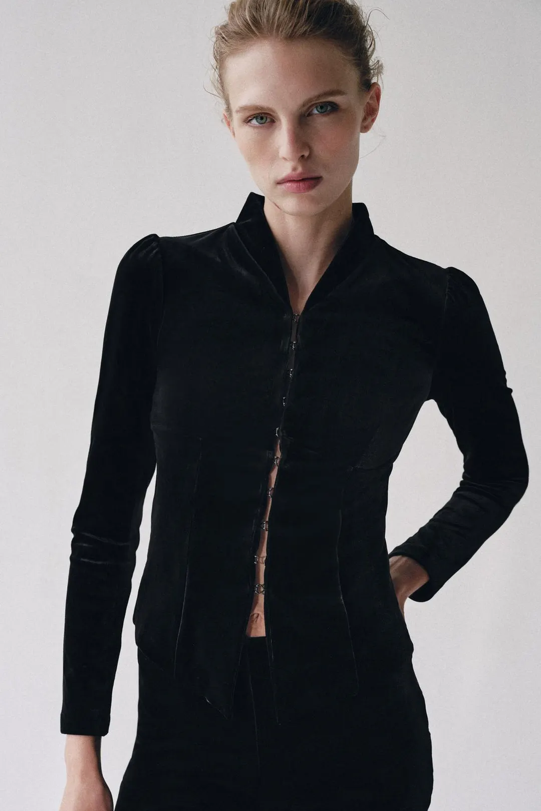 Приталенный бархатный жакет, Zara