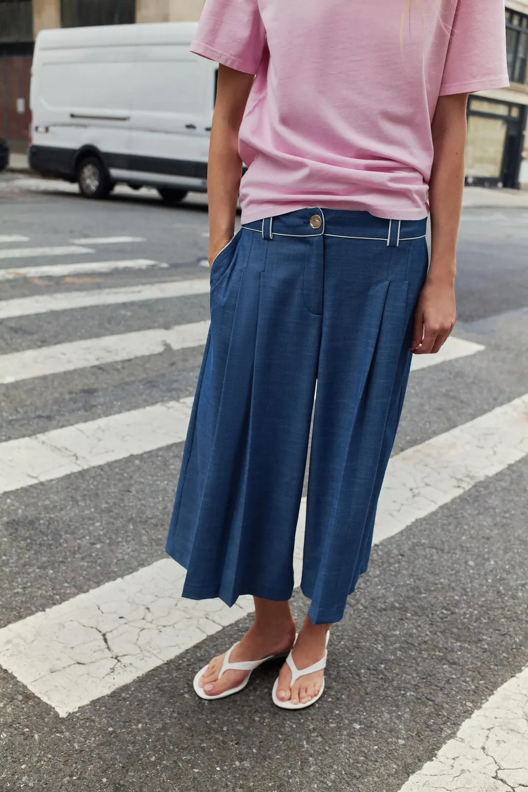 Футболка с эффектом стирки и декоративными камнями, Zara