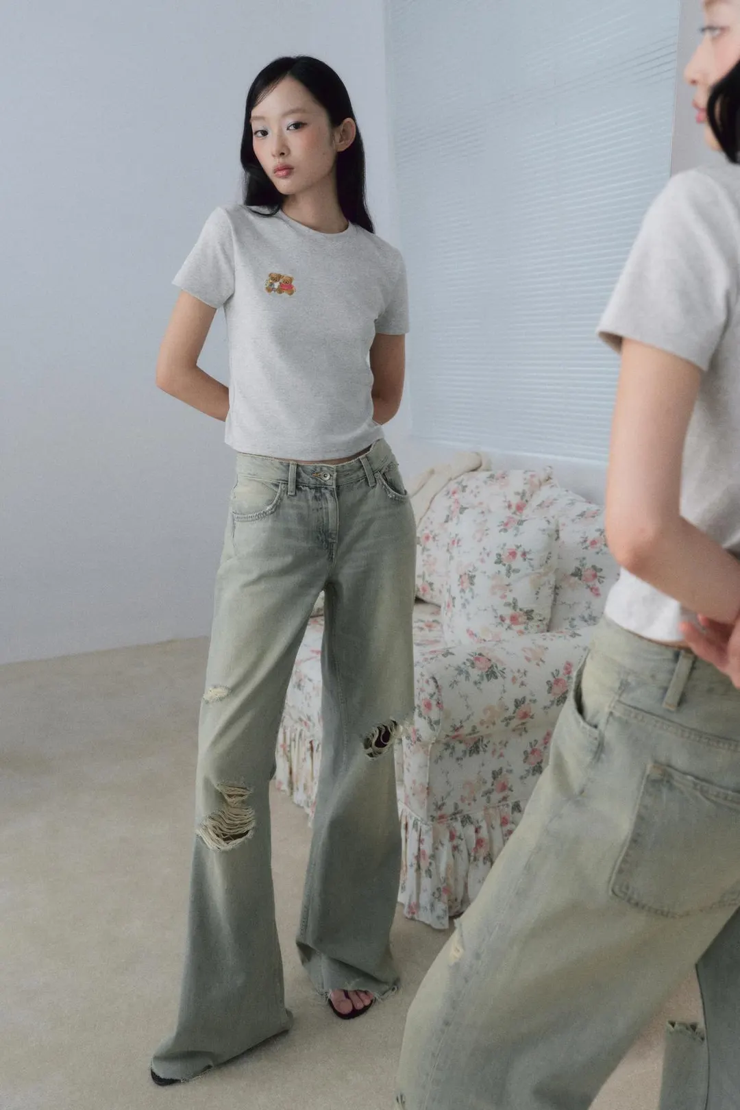 Рваные расклешенные джинсы TRF со средней посадкой, Zara