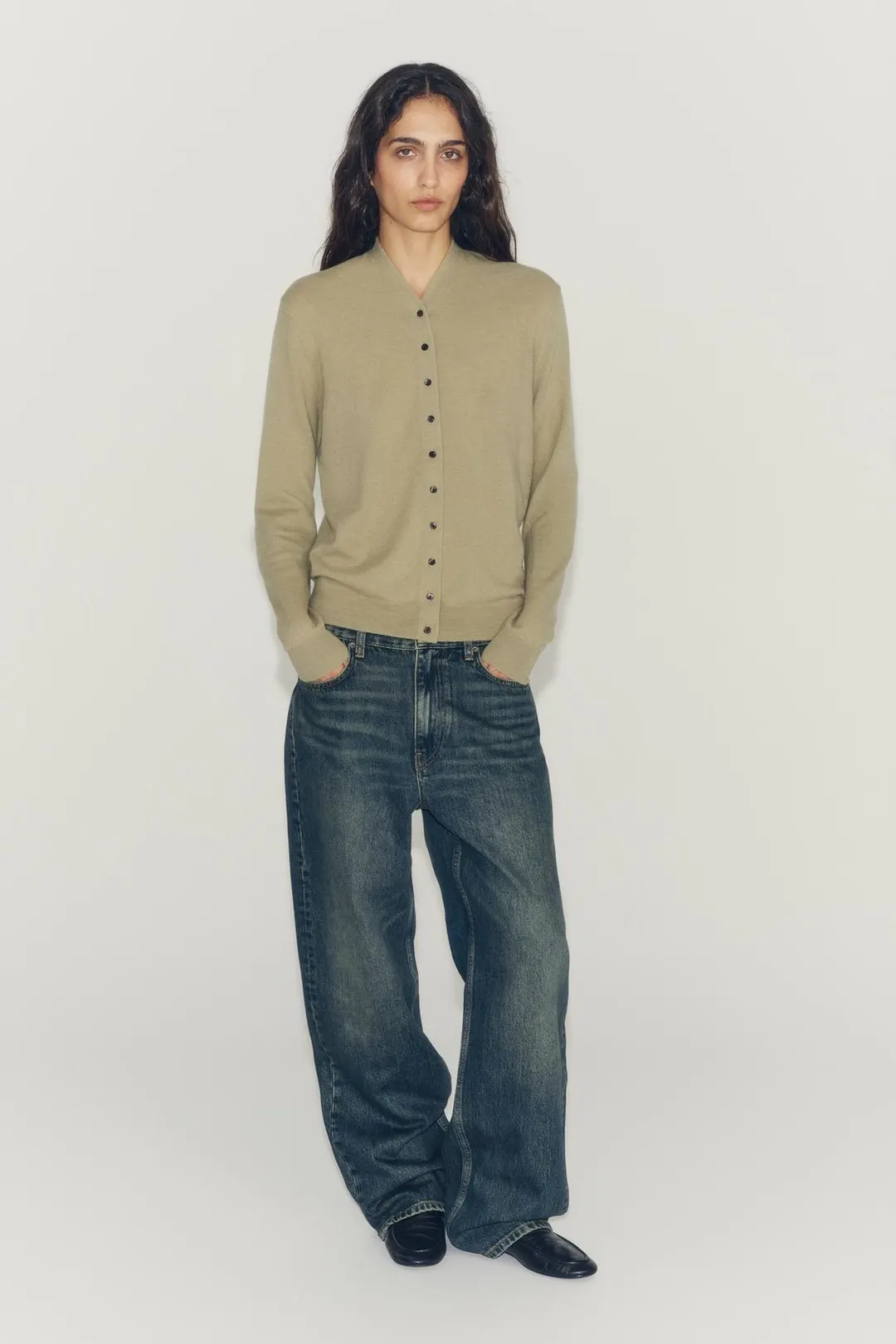Кардиган с V-образным вырезом из 100% особо мягкой шерсти, Zara