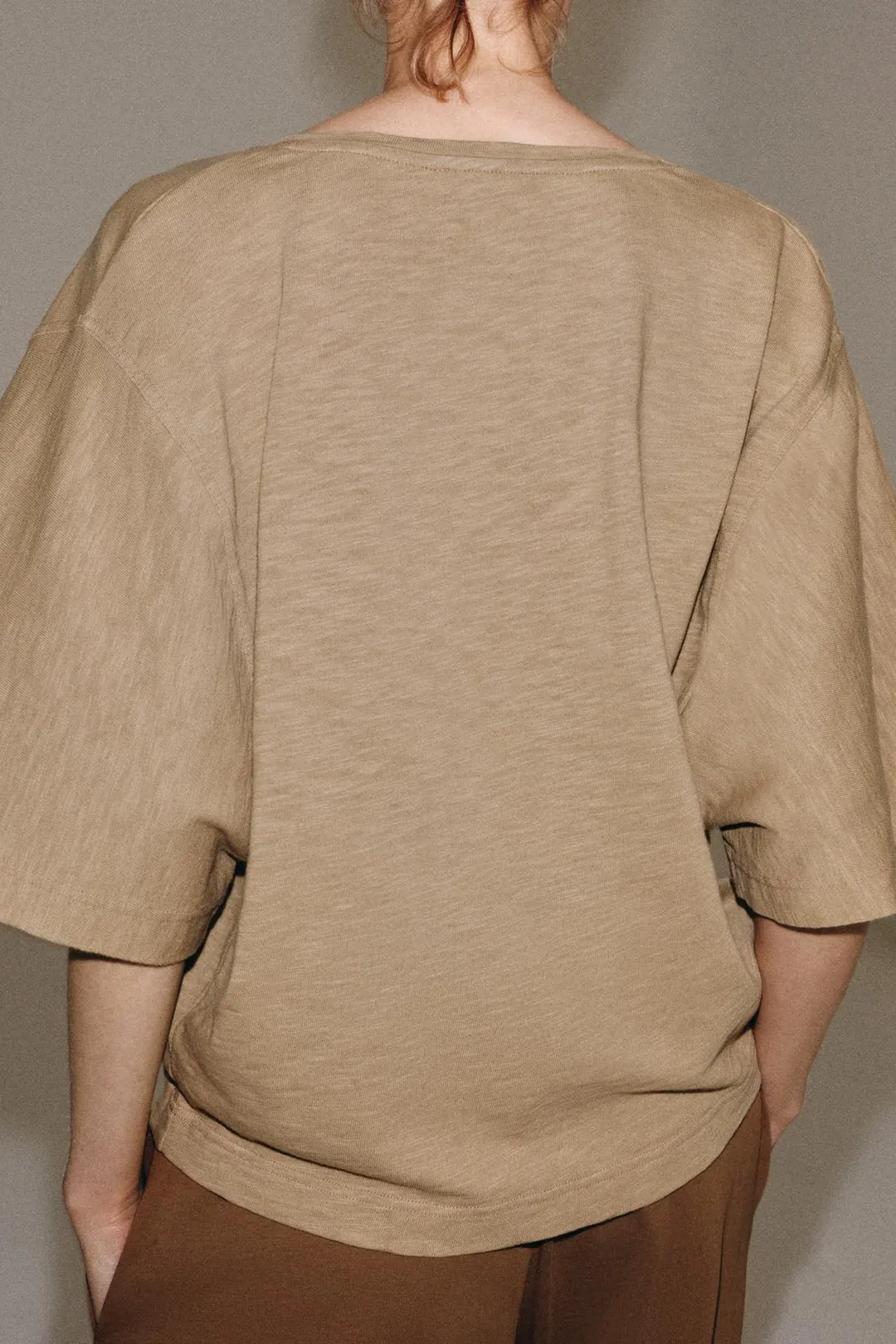 Футболка с V-образным вырезом, Zara