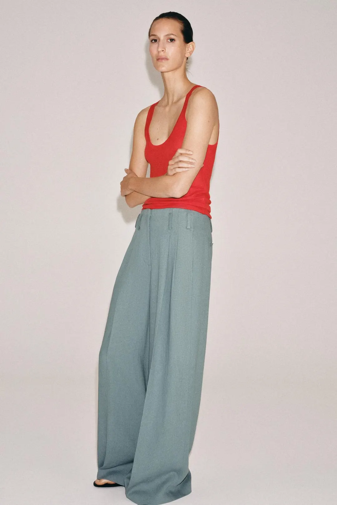 Брюки из смесового льна со складками ZW Collection, Zara
