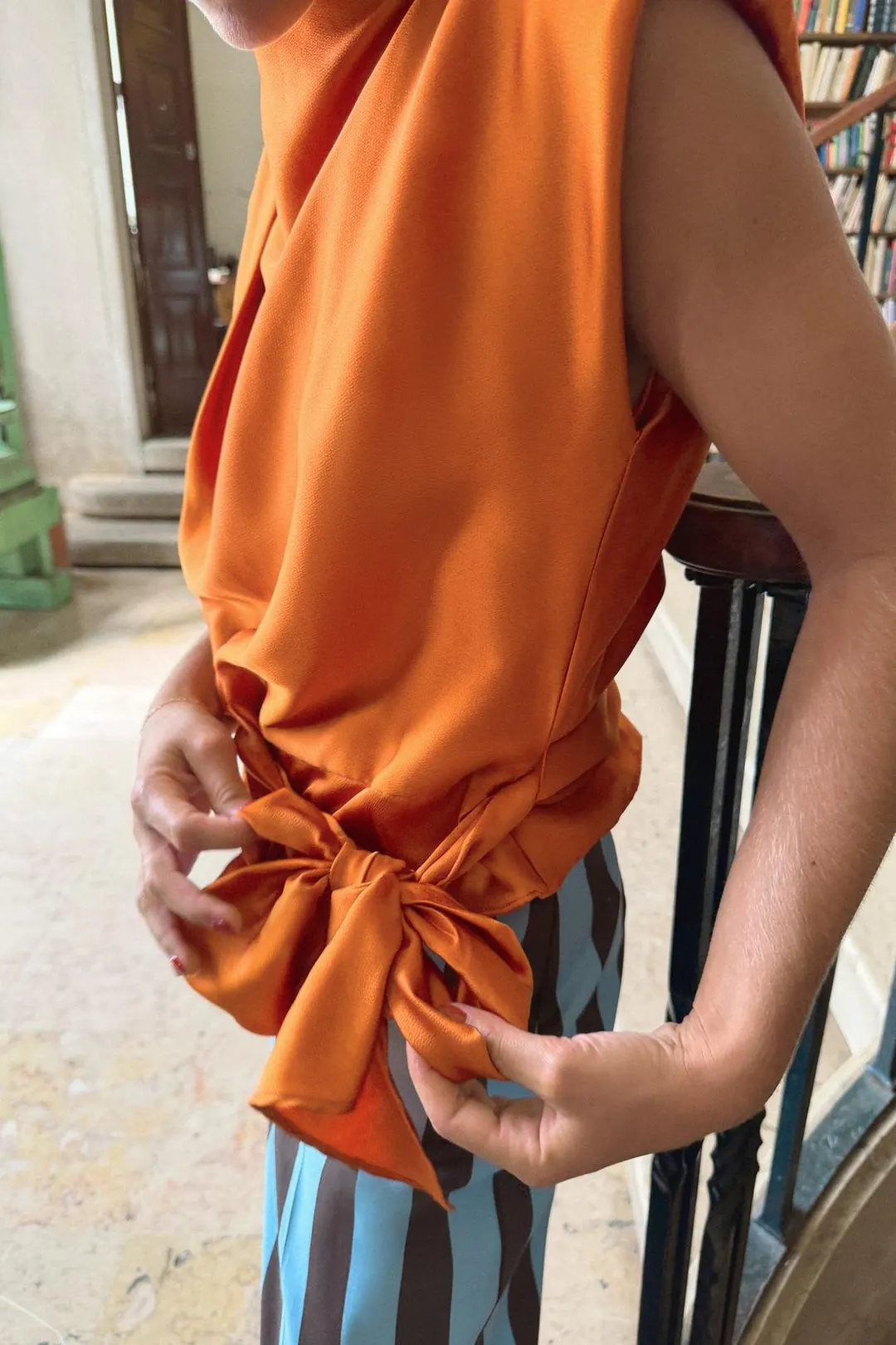 Топ атласный с подплечниками и узлом, Zara