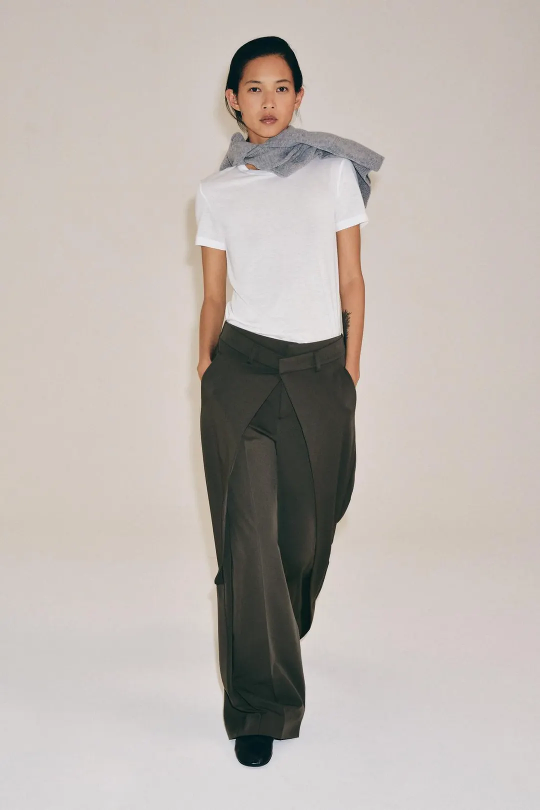 Брюки ZW Collection с защипами спереди, Zara