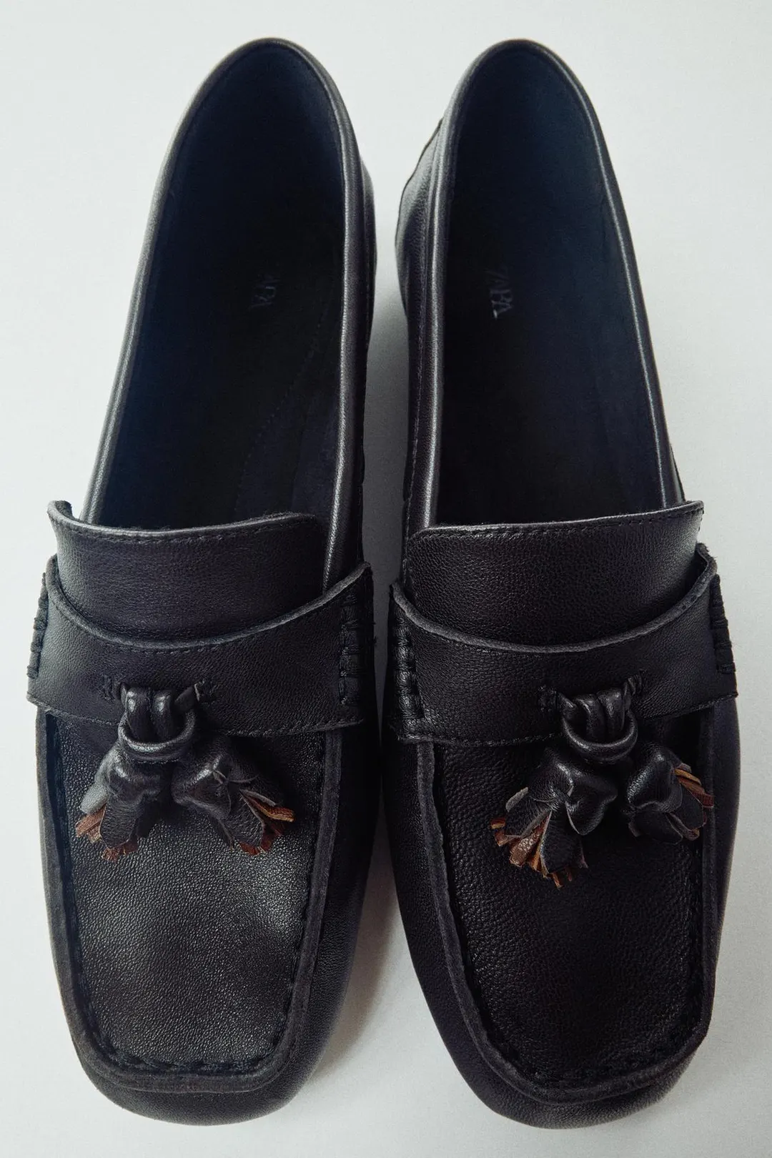 Кожаные лоферы с кисточками, Zara