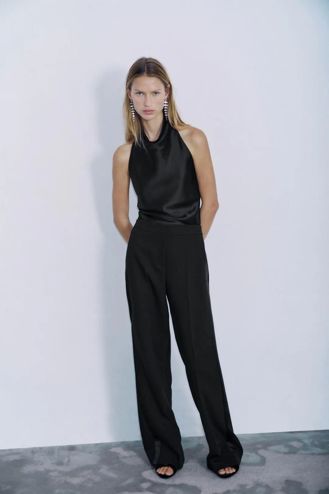 Атласный топ с бретелью халтер, Zara